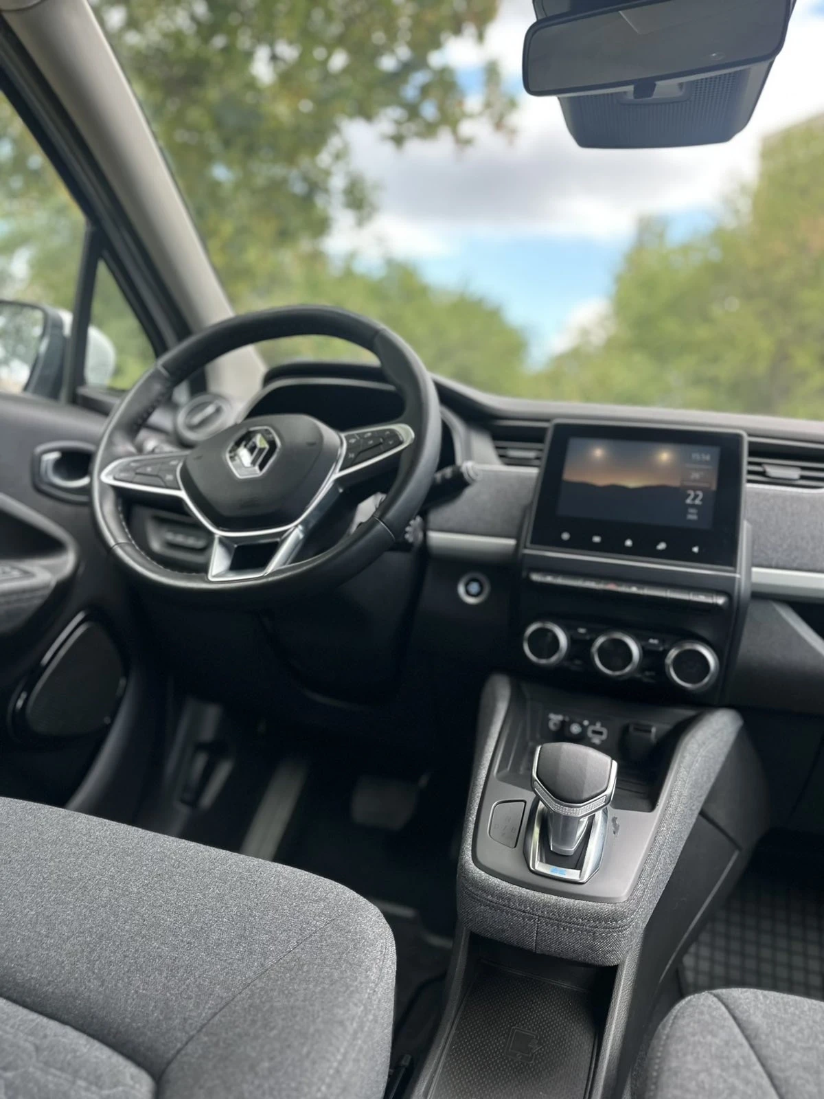 Renault Zoe, снимка 13 - Автомобили и джипове - 55382274