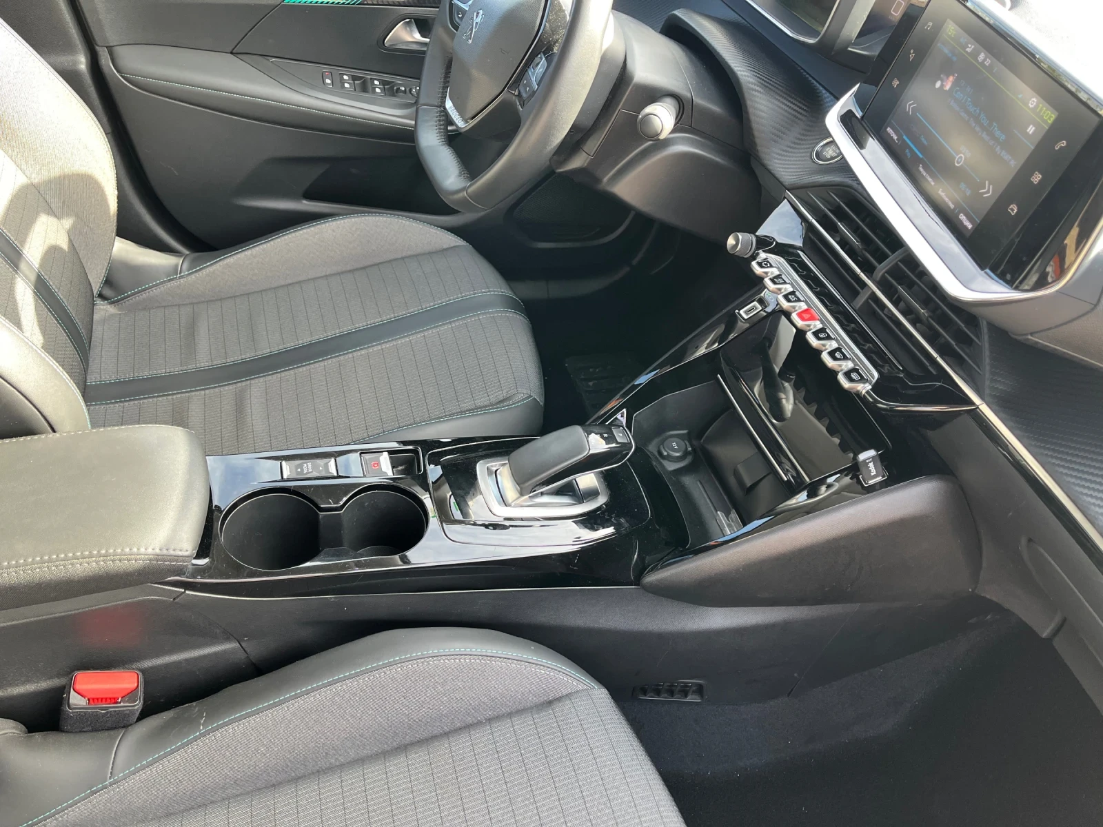 Peugeot 2008 e, снимка 13 - Автомобили и джипове - 55630752