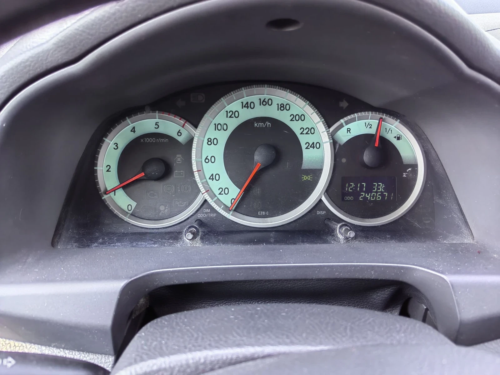 Toyota Corolla verso, снимка 8 - Автомобили и джипове - 55806109