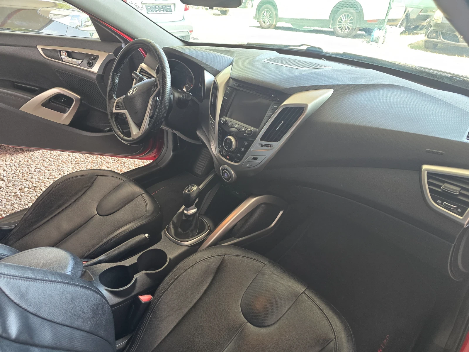 Hyundai Veloster  1.6 нави панорама, снимка 12 - Автомобили и джипове - 55796535