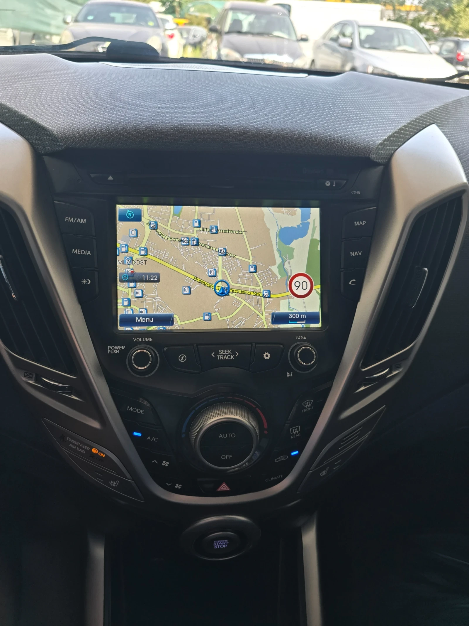 Hyundai Veloster  1.6 нави панорама, снимка 8 - Автомобили и джипове - 55796535