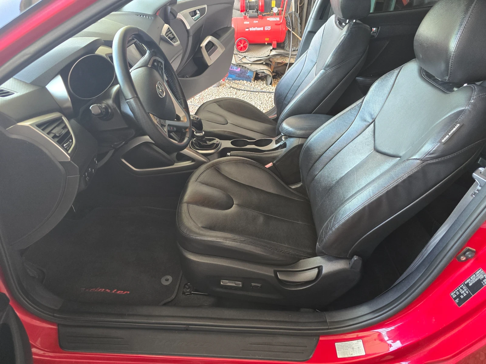 Hyundai Veloster  1.6 нави панорама, снимка 11 - Автомобили и джипове - 55796535
