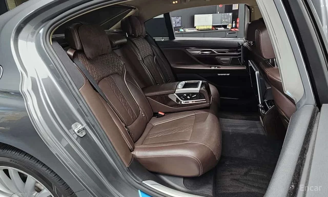 BMW 740 * 740Ld xDrive * ЦЕНА ДО БГ, снимка 12 - Автомобили и джипове - 56624648