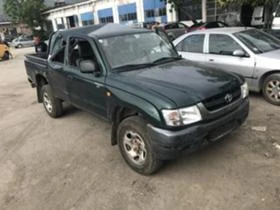 Toyota Hilux 2.5 d4d На части, снимка 1