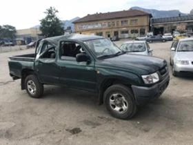 Toyota Hilux 2.5 d4d На части, снимка 12