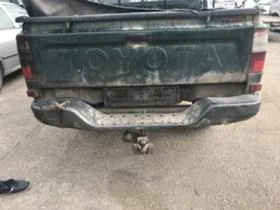 Toyota Hilux 2.5 d4d На части, снимка 5
