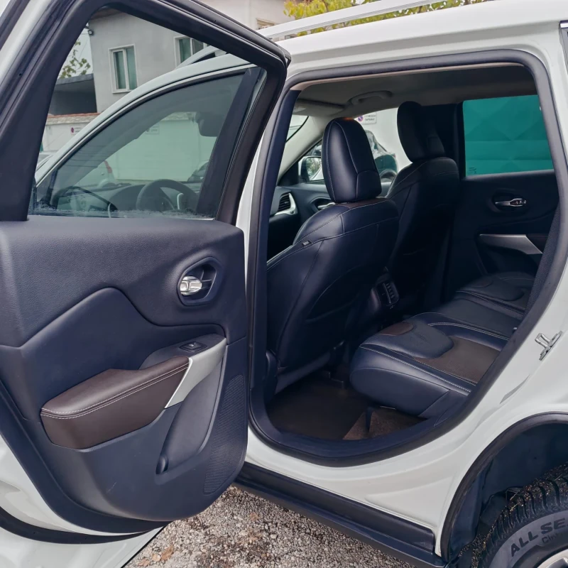 Jeep Cherokee 2018 OVERLAND, 9 степенна кутия, 2.2crd 200к.с., снимка 15 - Автомобили и джипове - 52282099
