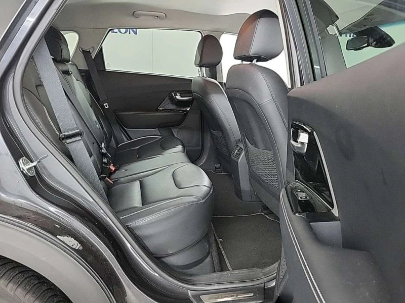 Kia Niro 64kWh* Дистроник* Обдухване* JBL* 97%SOH* , снимка 12 - Автомобили и джипове - 53227198