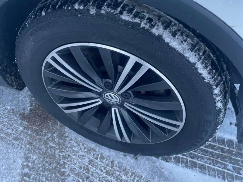 VW Tiguan * Highline * CARFAX * ПАНО * ПОДГРЕВИ * KEYLESS * , снимка 7 - Автомобили и джипове - 53597993