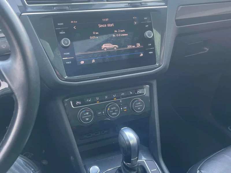 VW Tiguan * Highline * CARFAX * ПАНО * ПОДГРЕВИ * KEYLESS * , снимка 9 - Автомобили и джипове - 53597993