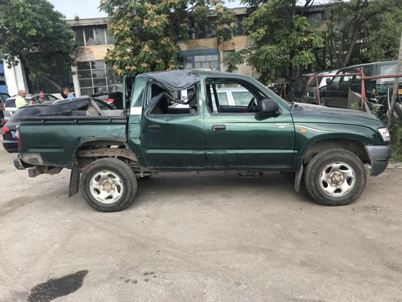 Toyota Hilux 2.5 d4d На части - изображение 8