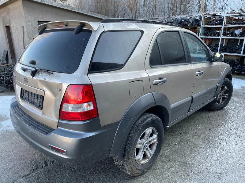 Kia Sorento 2.5 CRDI на части , снимка 14 - Автомобили и джипове - 44157169