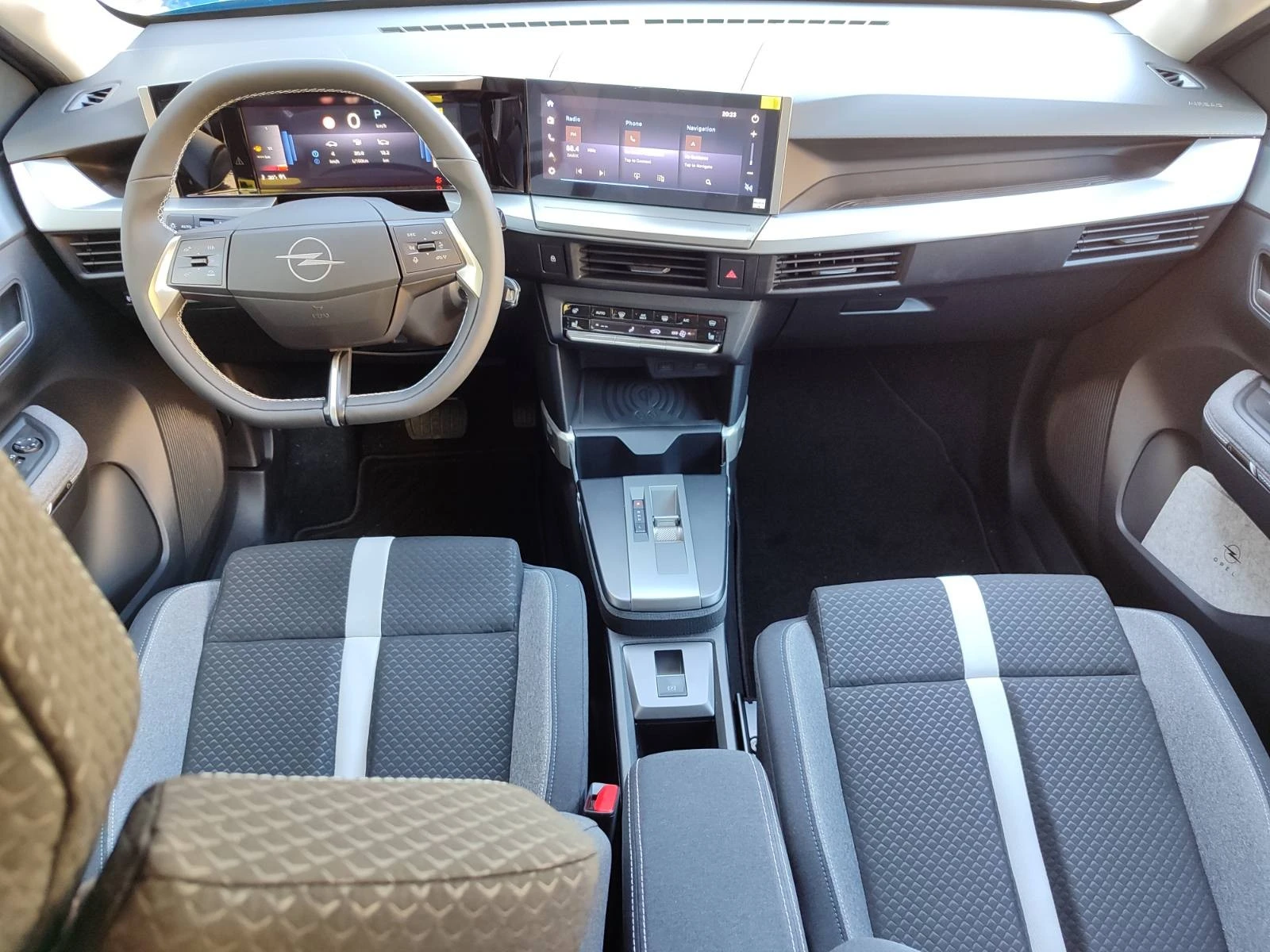Opel Frontera GS 48V Hybrid 110kW/145Hp MY25 - изображение 10