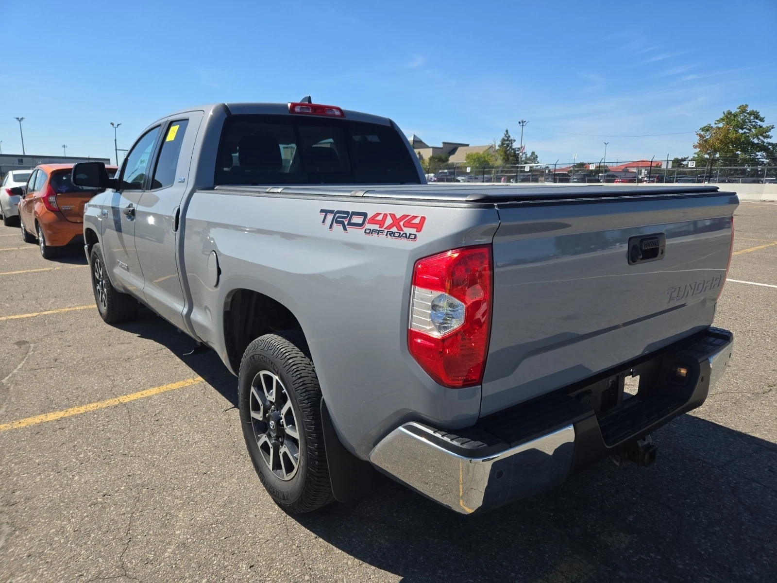 Toyota Tundra CREW CAB STD BED 5.7  CARFAX * * АВТО КРЕДИТ * *  - изображение 4