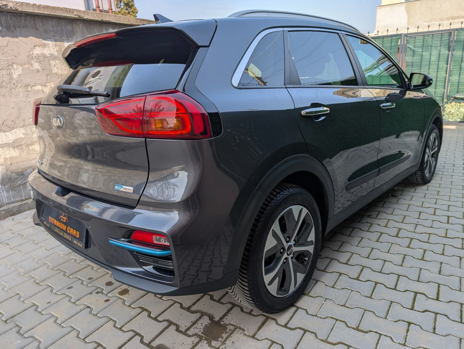 Kia Niro 64kWh* Дистроник* Обдухване* JBL* 97%SOH* , снимка 4 - Автомобили и джипове - 53227198