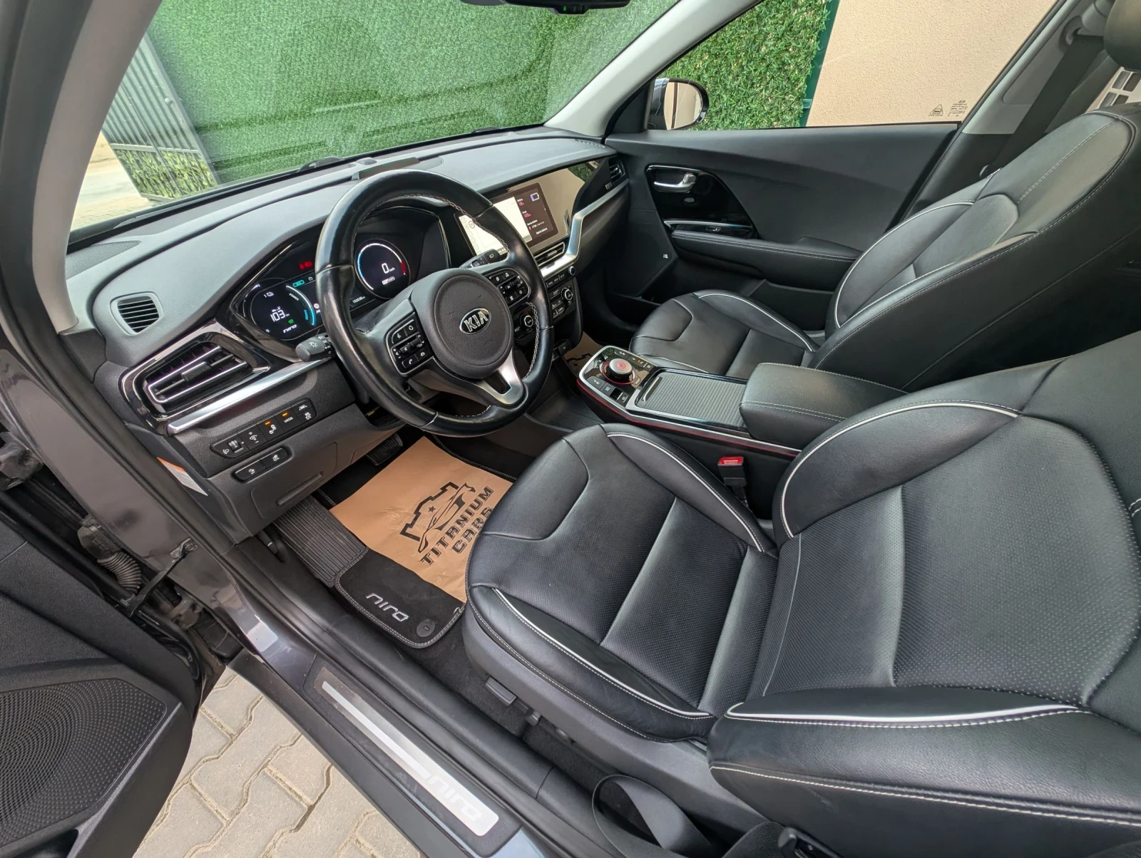 Kia Niro 64kWh* Дистроник* Обдухване* JBL* 97%SOH* , снимка 11 - Автомобили и джипове - 53227198