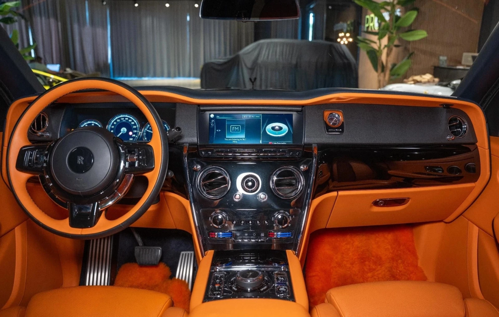 Rolls-Royce Cullinan 6.7 V12 AWD , снимка 14 - Автомобили и джипове - 54700192