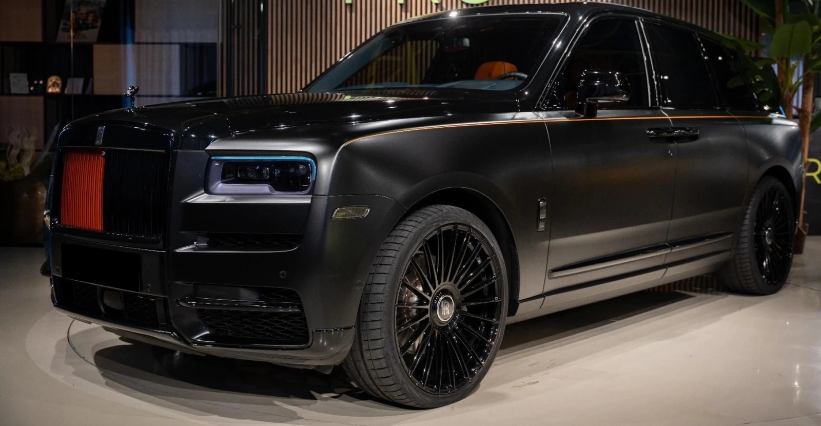 Rolls-Royce Cullinan 6.7 V12 AWD , снимка 3 - Автомобили и джипове - 54700192