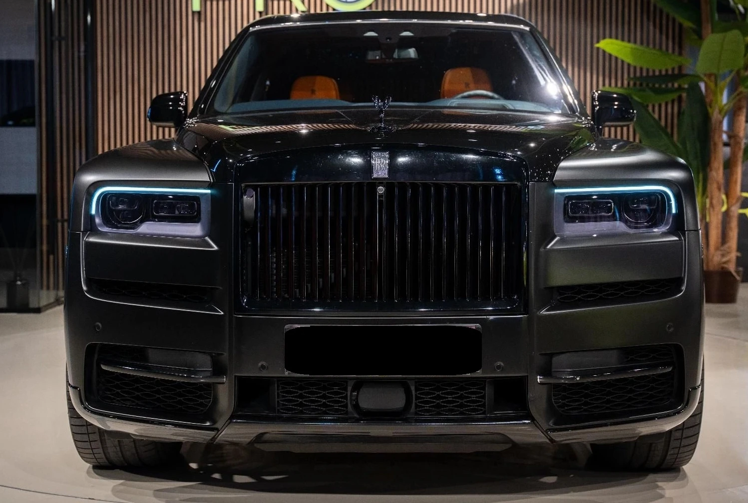 Rolls-Royce Cullinan 6.7 V12 AWD , снимка 2 - Автомобили и джипове - 54700192