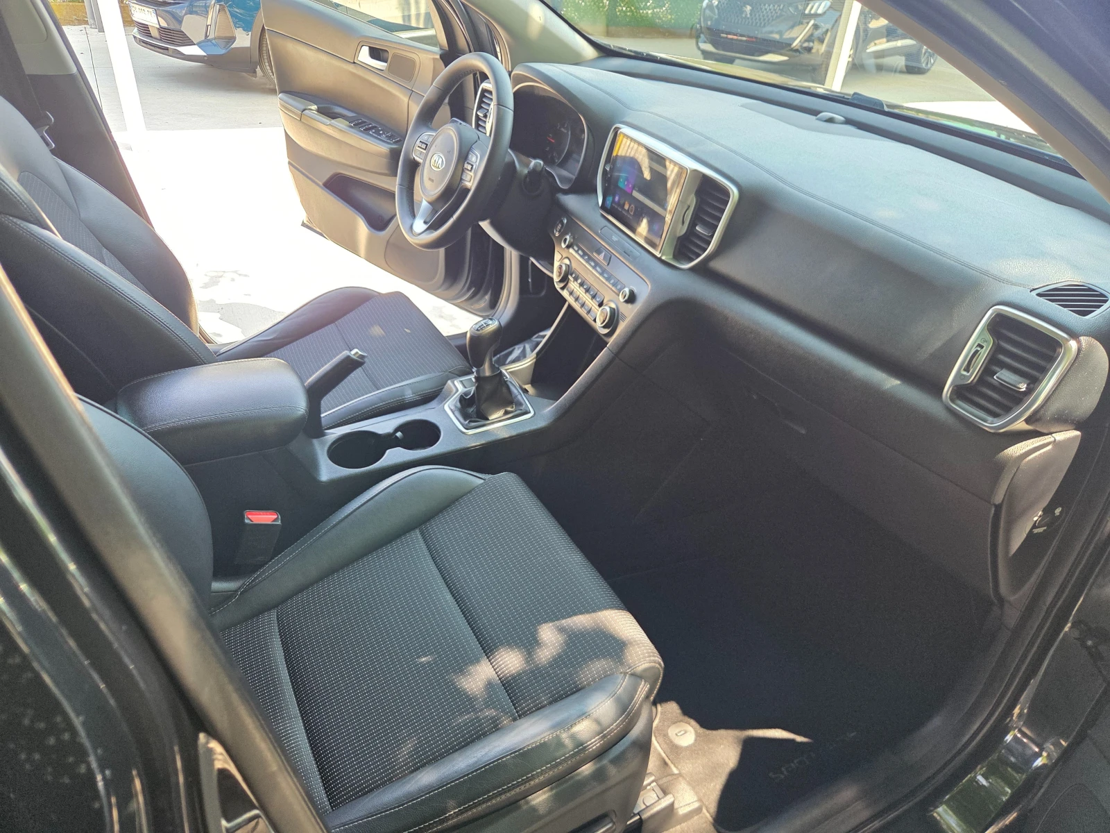 Kia Sportage 2.0 D 136PS AWD* * XENON* * * KAYLESS GO* KAMERA* , снимка 11 - Автомобили и джипове - 54790088
