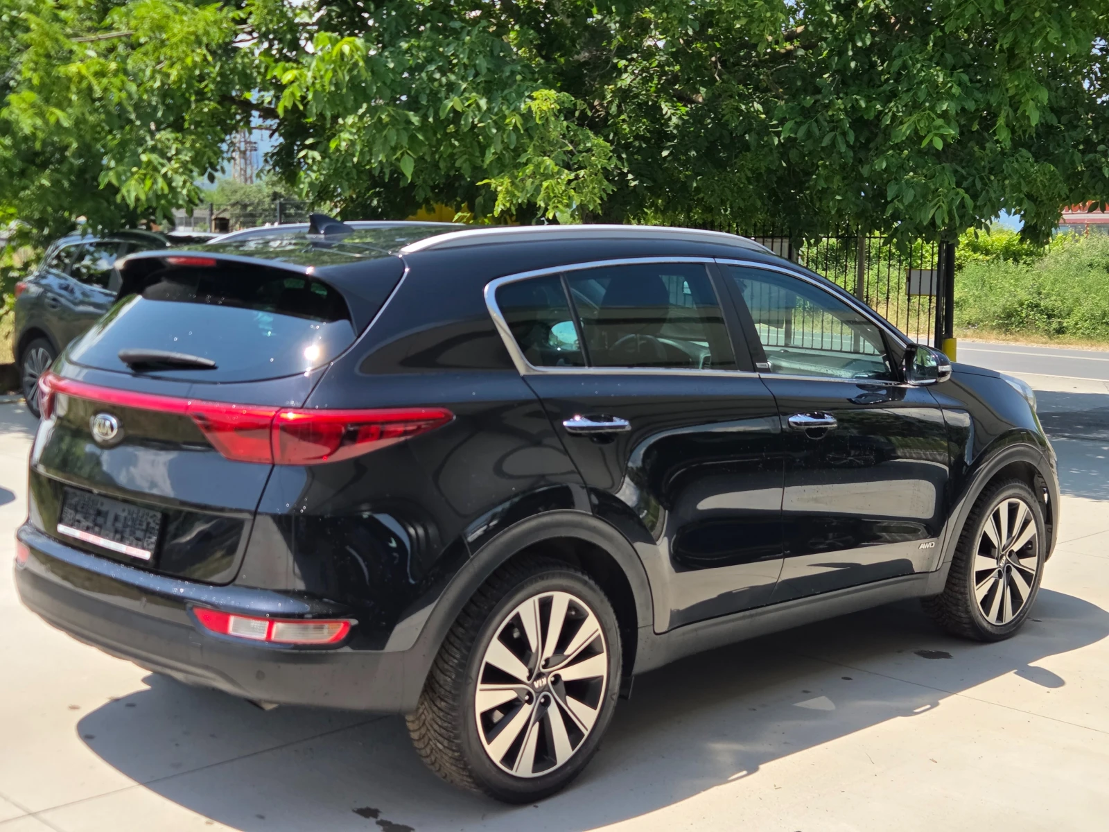 Kia Sportage 2.0 D 136PS AWD* * XENON* * * KAYLESS GO* KAMERA* , снимка 15 - Автомобили и джипове - 54790088
