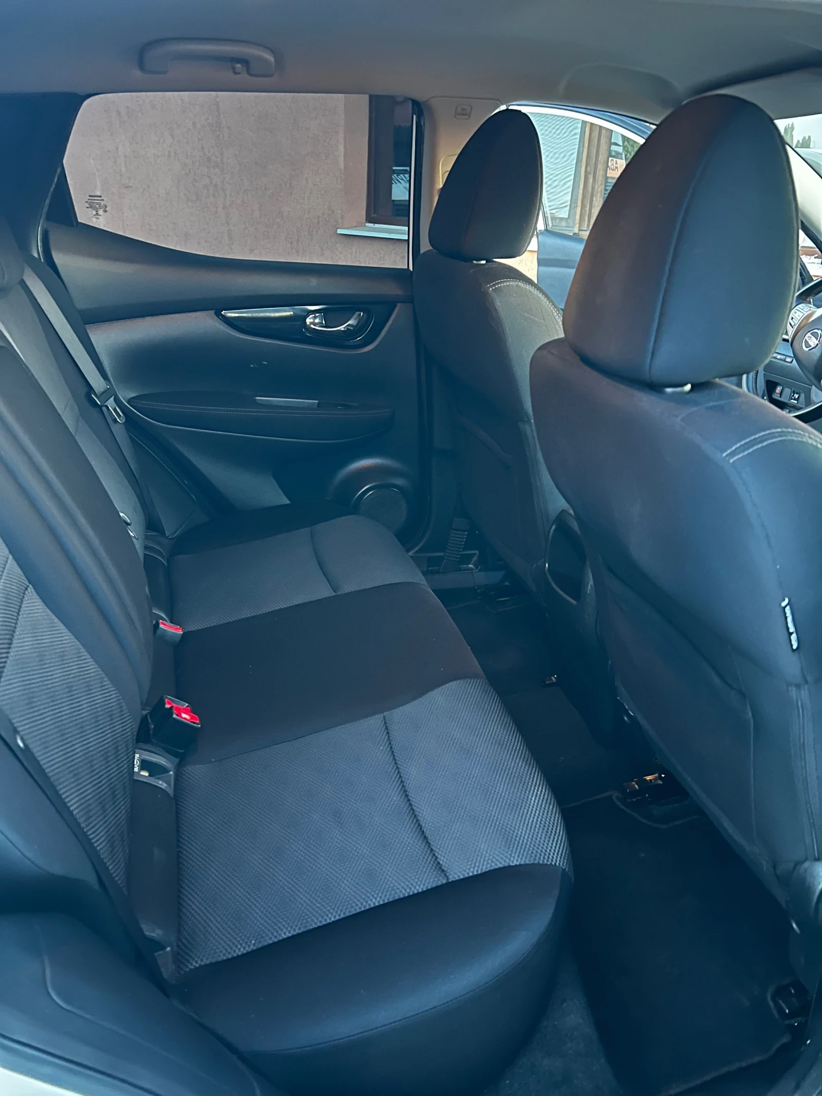 Nissan Qashqai 1.5 DCI, снимка 11 - Автомобили и джипове - 54840371