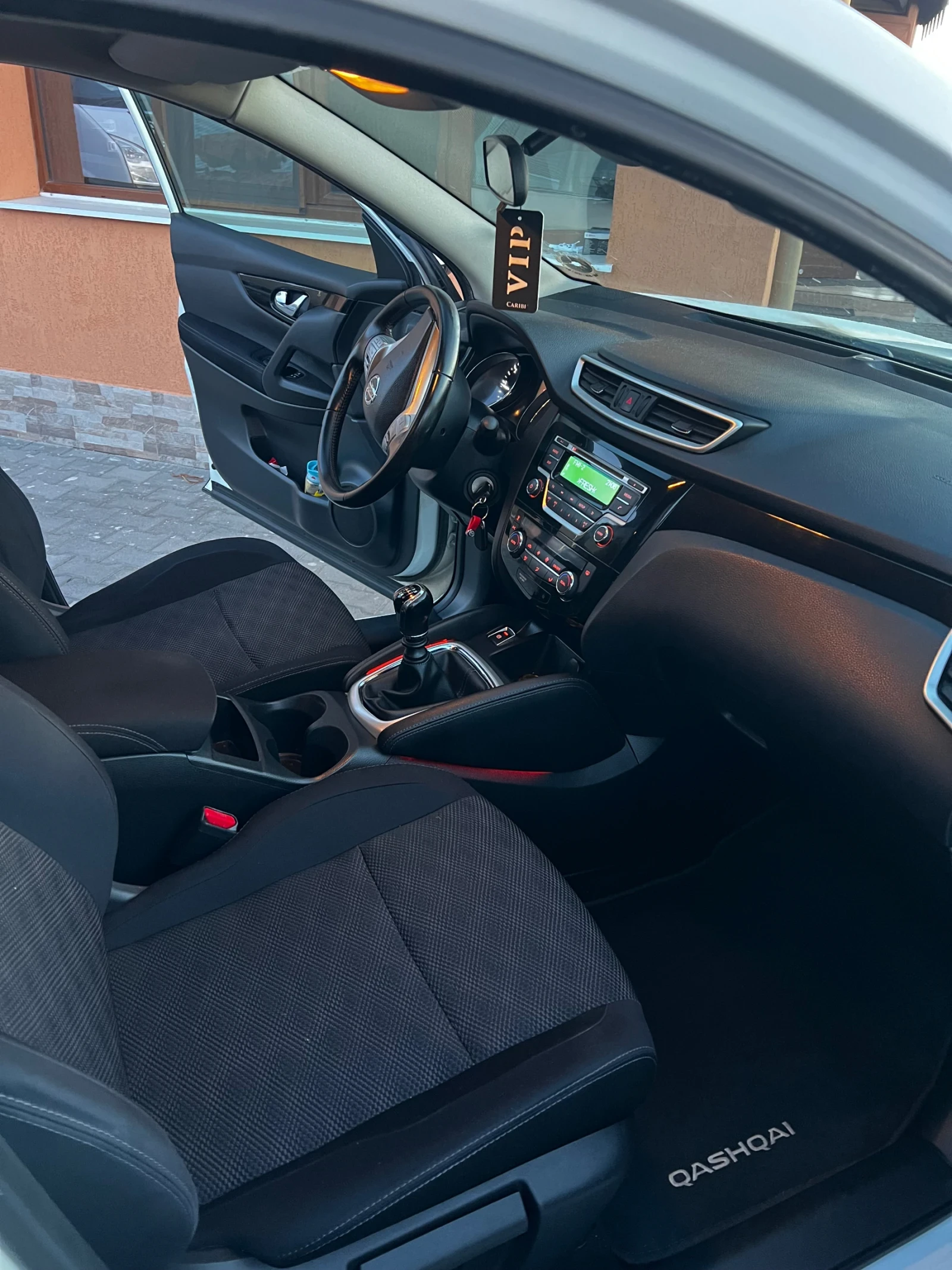 Nissan Qashqai 1.5 DCI, снимка 10 - Автомобили и джипове - 54840371