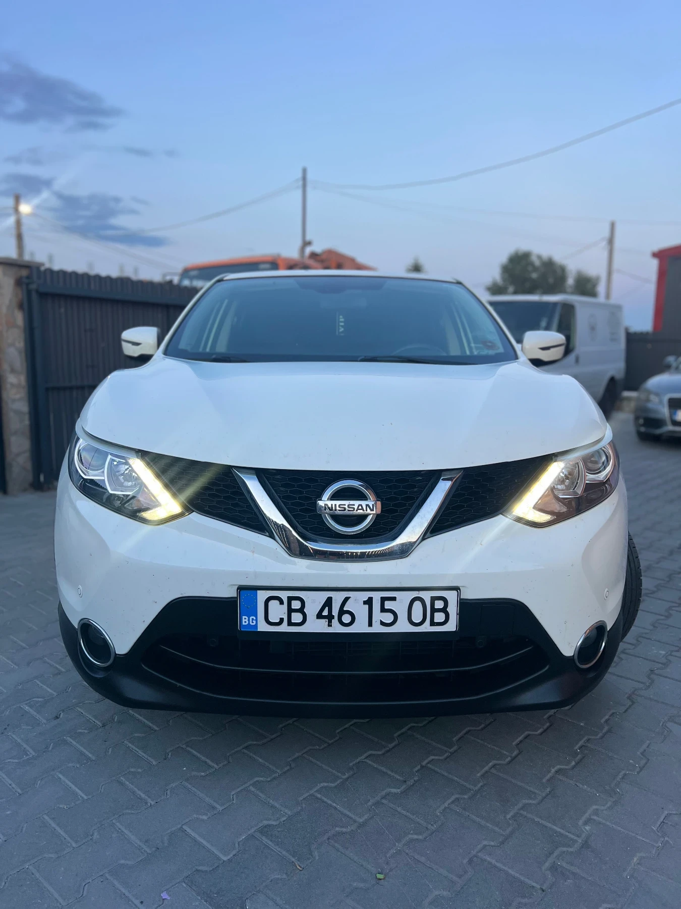 Nissan Qashqai 1.5 DCI, снимка 4 - Автомобили и джипове - 54840371