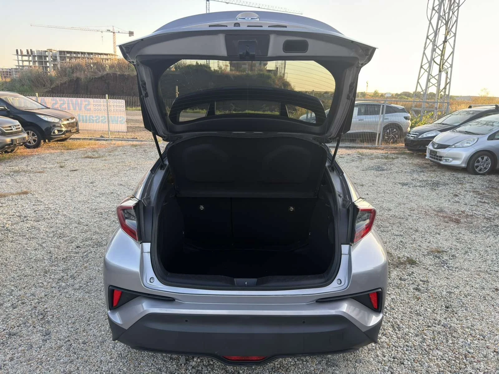 Toyota C-HR 1.8 HYBRID, снимка 8 - Автомобили и джипове - 55064193