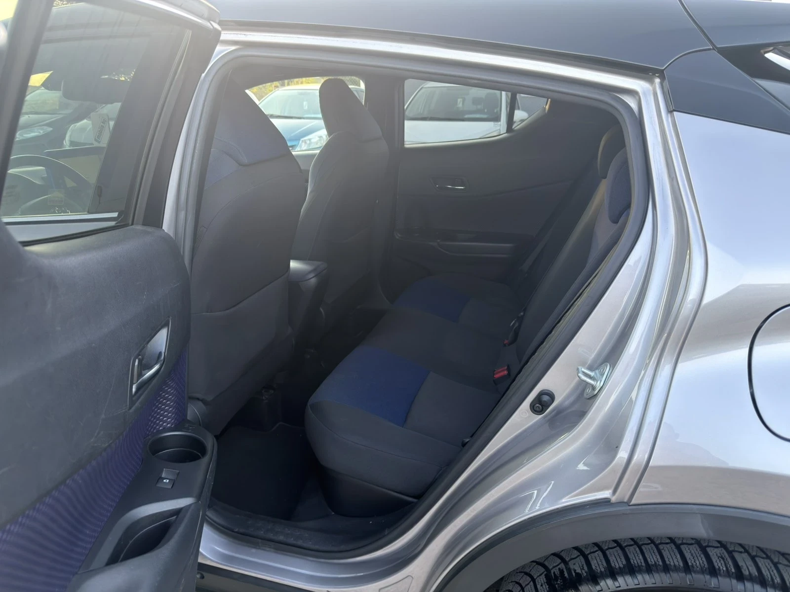 Toyota C-HR 1.8 HYBRID, снимка 15 - Автомобили и джипове - 55064193