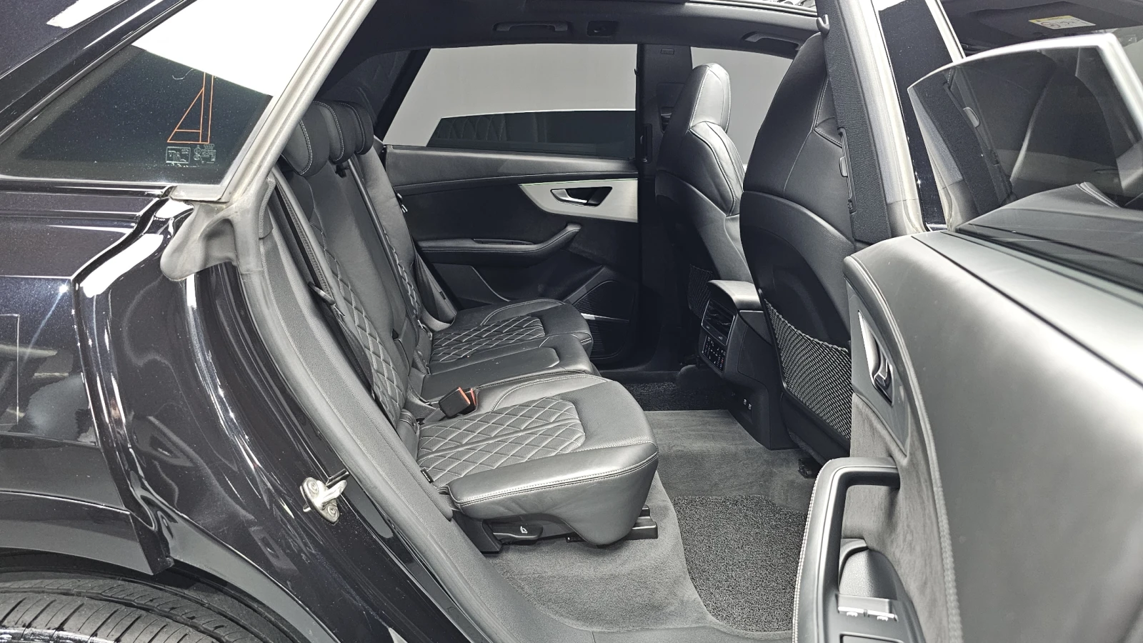 Audi Q8 55 TFSI quattro* 360* BLIND SPOT* HUD* КРАЙНА ЦЕНА, снимка 11 - Автомобили и джипове - 55984087