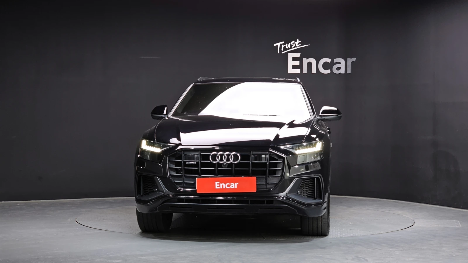 Audi Q8 55 TFSI quattro* 360* BLIND SPOT* HUD* КРАЙНА ЦЕНА, снимка 3 - Автомобили и джипове - 55984087