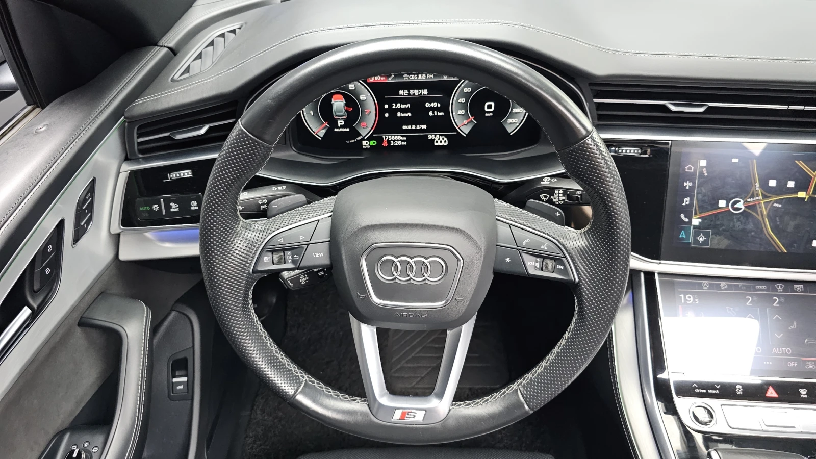 Audi Q8 55 TFSI quattro* 360* BLIND SPOT* HUD* КРАЙНА ЦЕНА, снимка 12 - Автомобили и джипове - 55984087