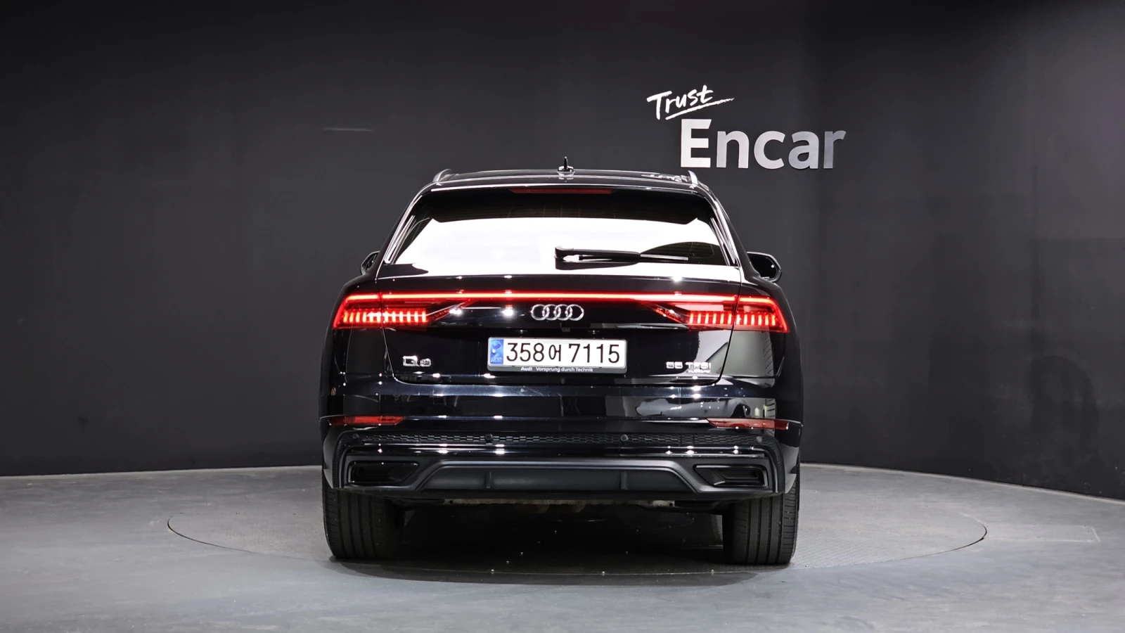 Audi Q8 55 TFSI quattro* 360* BLIND SPOT* HUD* КРАЙНА ЦЕНА, снимка 4 - Автомобили и джипове - 55984087