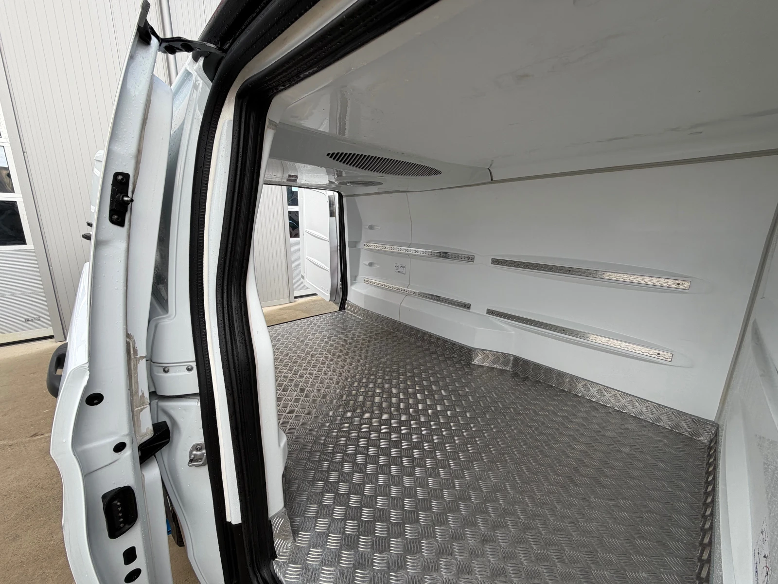 Mercedes-Benz Vito 119!ХЛАДИЛНО!EURO6!FULL!LED!, снимка 7 - Бусове и автобуси - 53820336