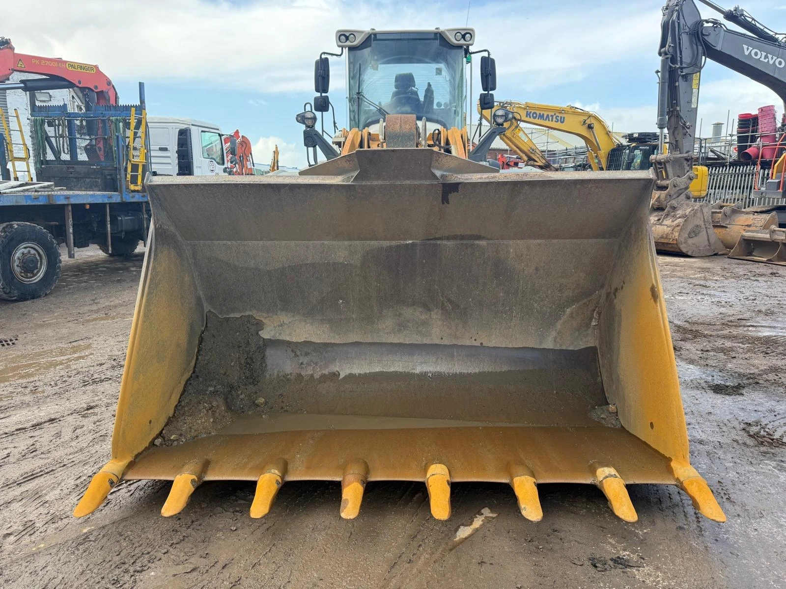 Багер Liebherr L576, снимка 5 - Индустриална техника - 54121941