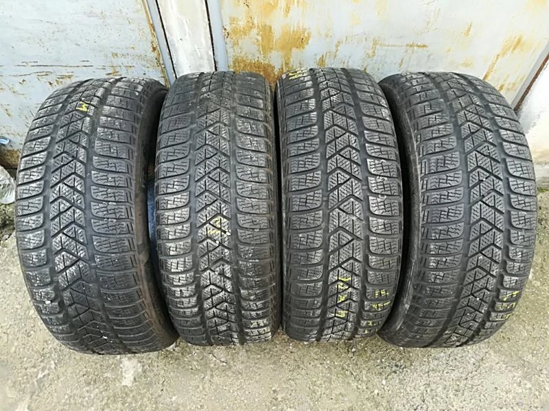 Гуми Зимни 215/55R17, снимка 1 - Гуми и джанти - 23094112