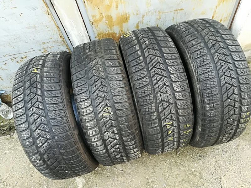 Гуми Зимни 215/55R17, снимка 2 - Гуми и джанти - 23094112