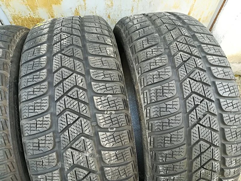 Гуми Зимни 215/55R17, снимка 3 - Гуми и джанти - 23094112