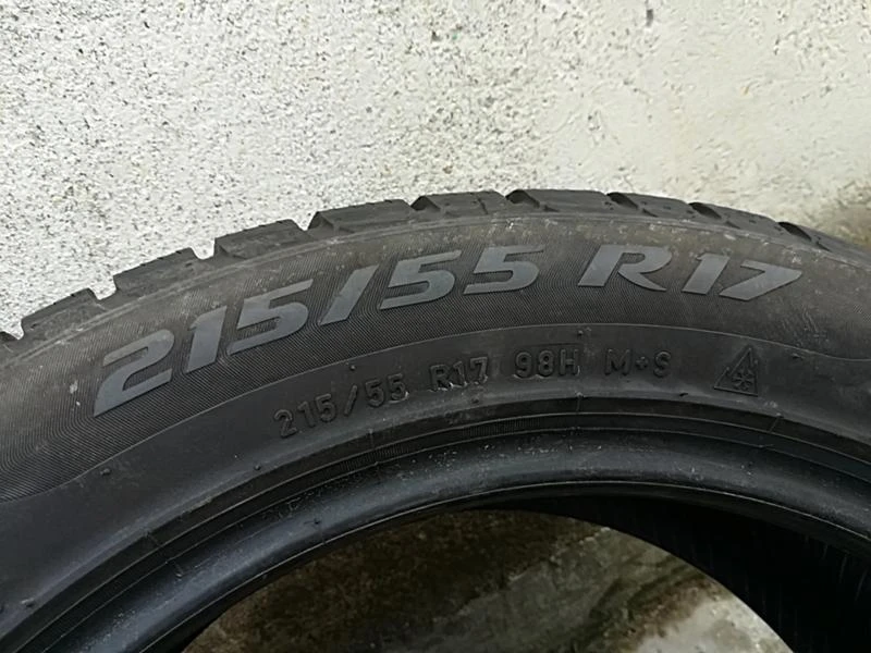 Гуми Зимни 215/55R17, снимка 6 - Гуми и джанти - 23094112