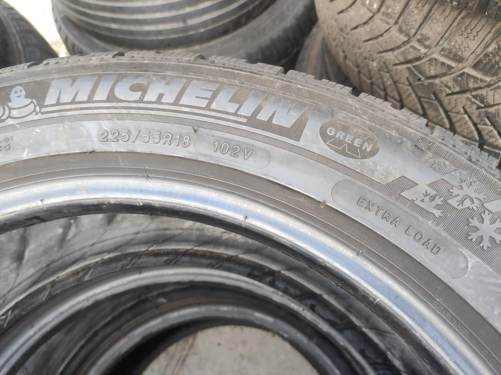 Гуми Зимни 225/55R18, снимка 7 - Гуми и джанти - 56735360