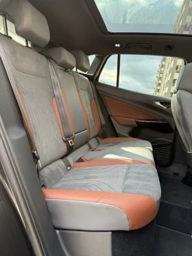VW ID.4 1ST MAX 77KWH/ГАРАНЦИЯ/ЗИМНИ ГУМИ/FULL OPTIONS, снимка 14 - Автомобили и джипове - 53380762
