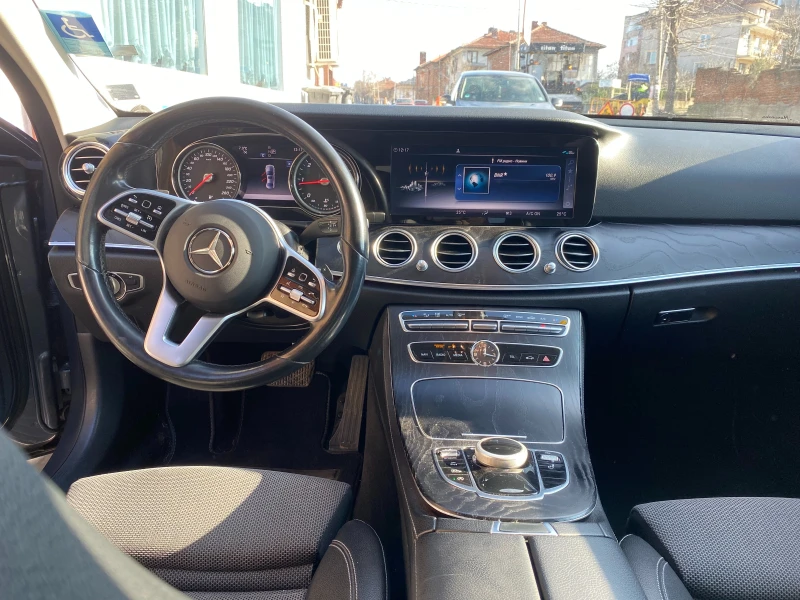 Mercedes-Benz E 220, снимка 5 - Автомобили и джипове - 48346269