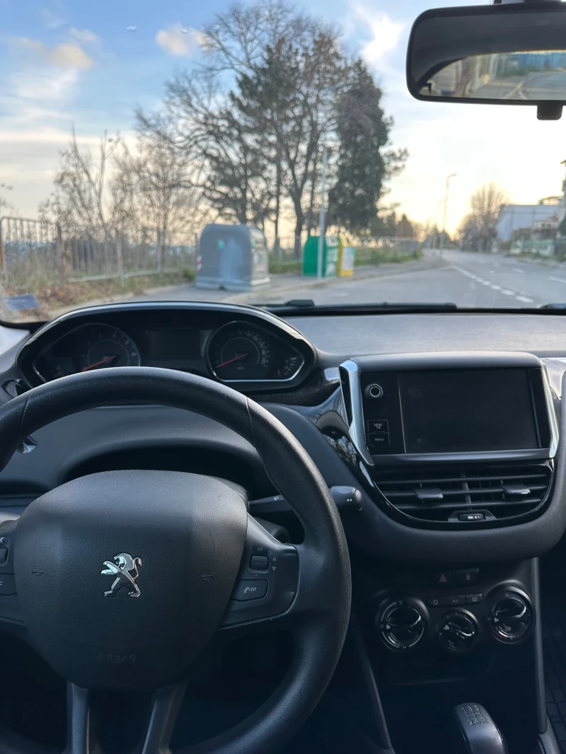 Peugeot 208, снимка 6 - Автомобили и джипове - 48347630