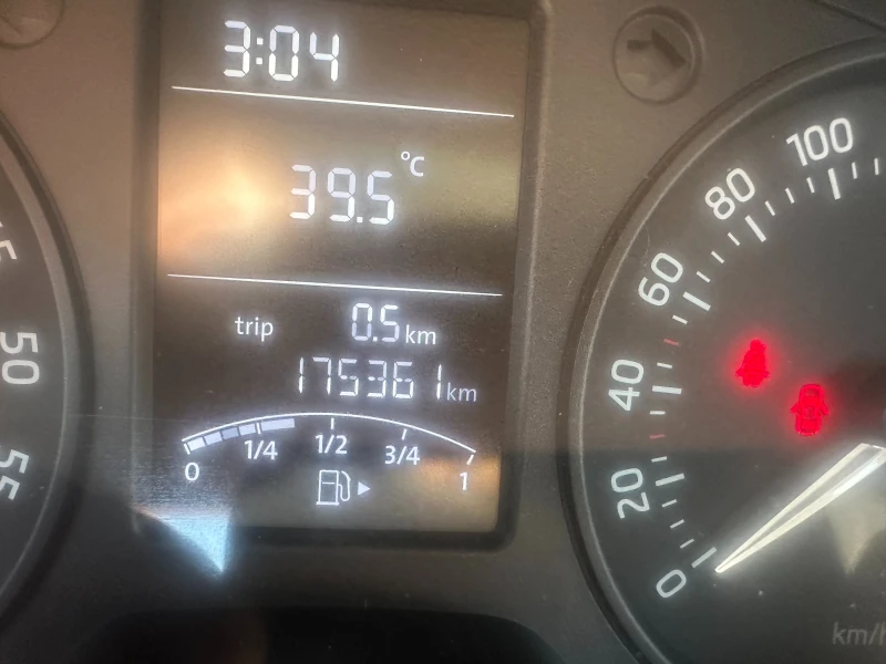 Skoda Rapid 1.6TDI 105kc EVRO5, снимка 11 - Автомобили и джипове - 51108114