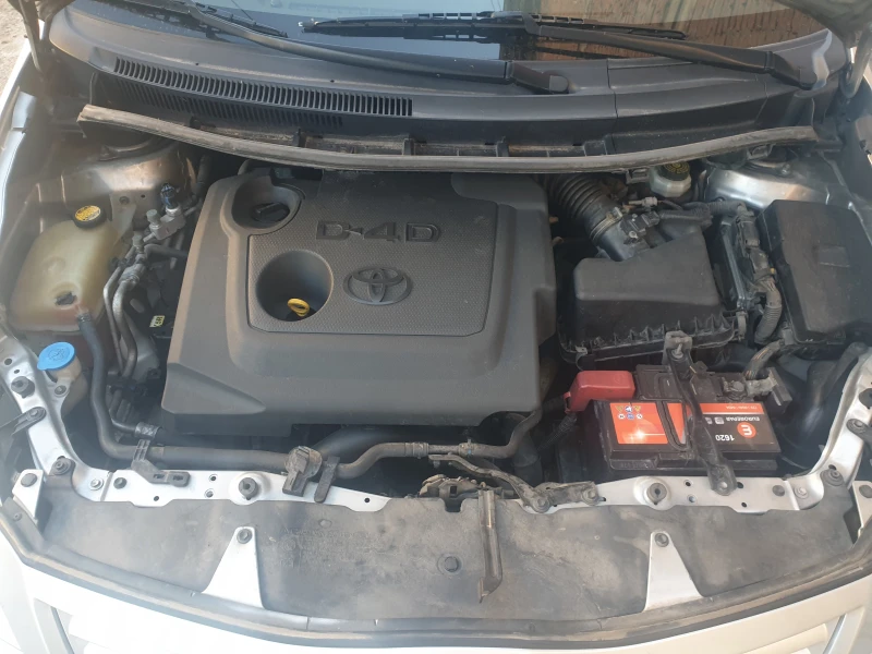 Toyota Auris 1.4 D4D, снимка 12 - Автомобили и джипове - 51788014