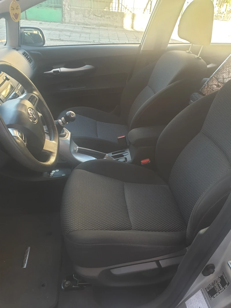 Toyota Auris 1.4 D4D, снимка 8 - Автомобили и джипове - 51788014