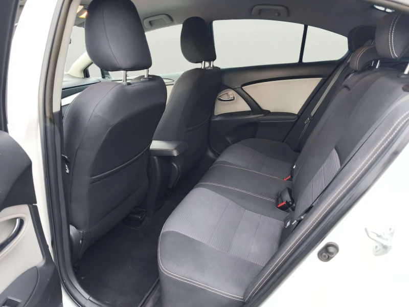 Toyota Avensis 1.6, снимка 8 - Автомобили и джипове - 53255208