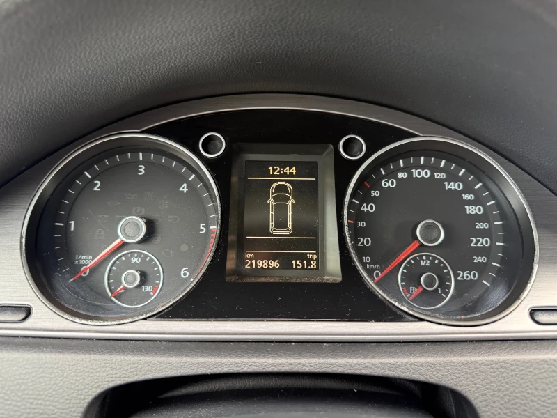 VW Passat 2.0TDi/DSG, снимка 8 - Автомобили и джипове - 53264519