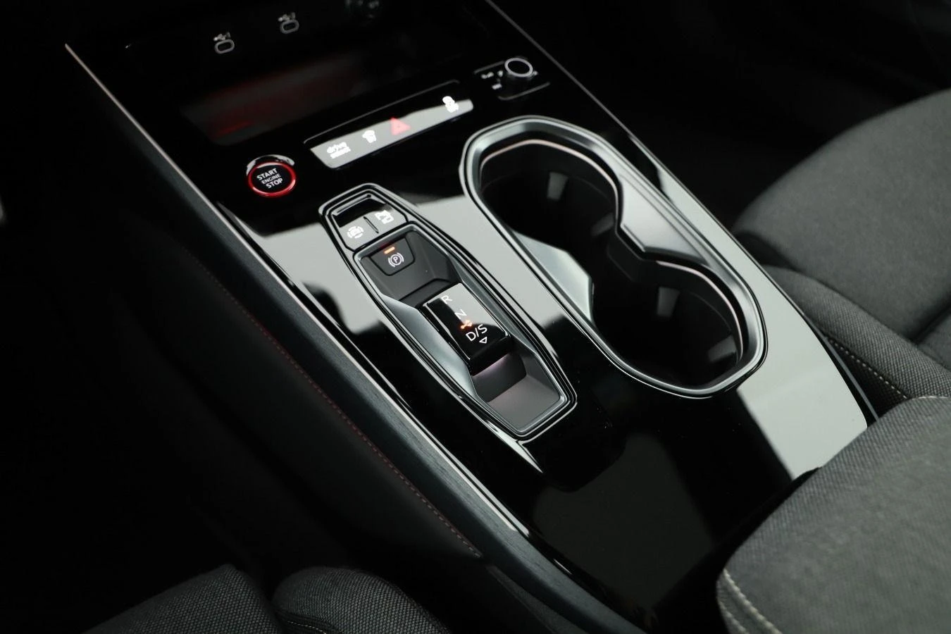 Audi A6 E-HYBRID QUATTRO S-LINE B&O PANORAMA - изображение 10